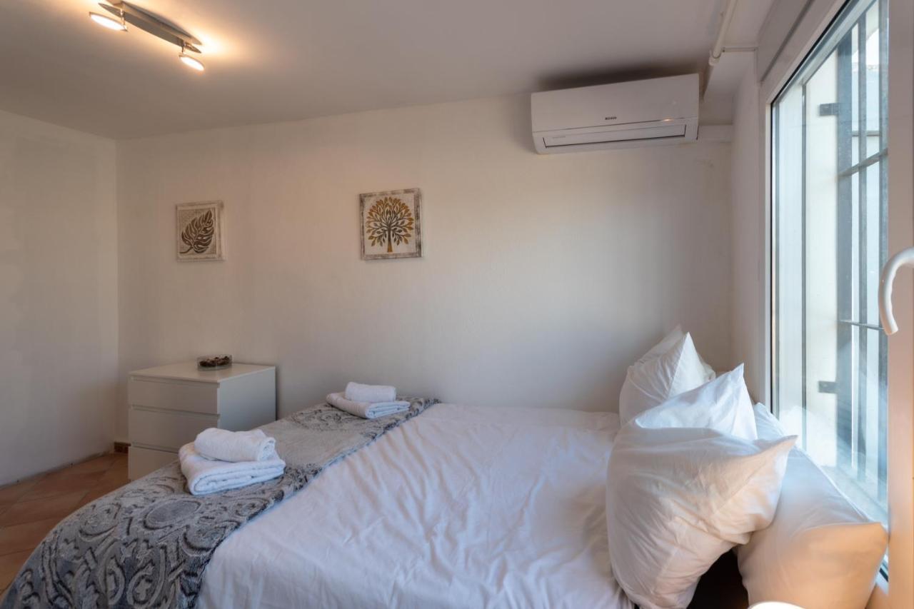 In The Second Line, Modern Beachfront Holiday Home In Costabella, Marbella Exteriér fotografie